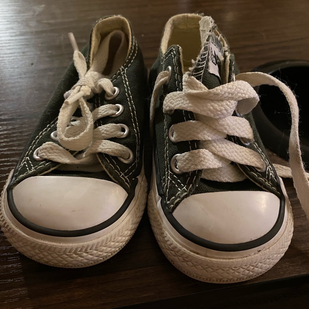 Baby size 4 converse. Barely worn